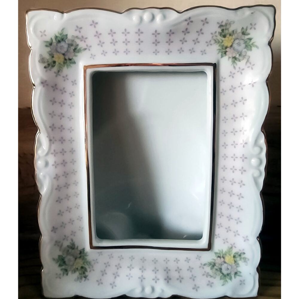 Vintage Lefton Mini Frame 5x4 Inch Floral Patten Holds 2.3 Picture Very Pretty